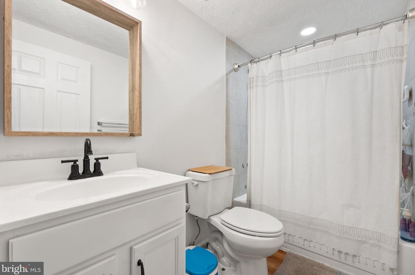 4562 Rincon Pl, Dumfries VA  22025-1044 exterior