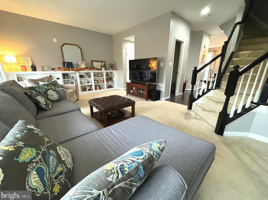 9283 Alvyn Lake Cir, Bristow VA  20136-6149 exterior