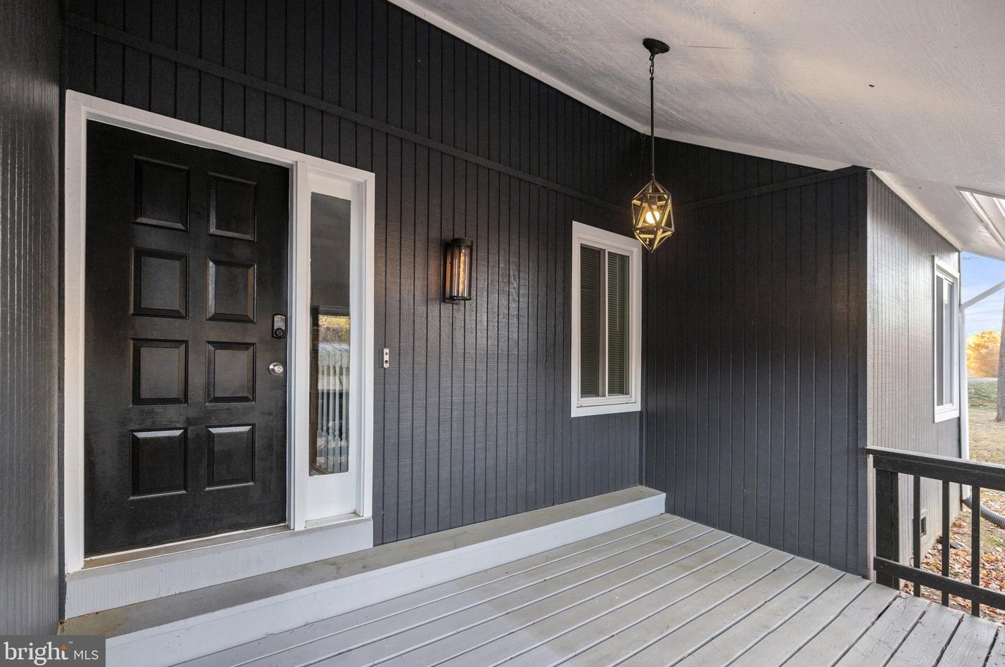 8110 King Arthurs Ct, Manassas VA  20112-3522 exterior