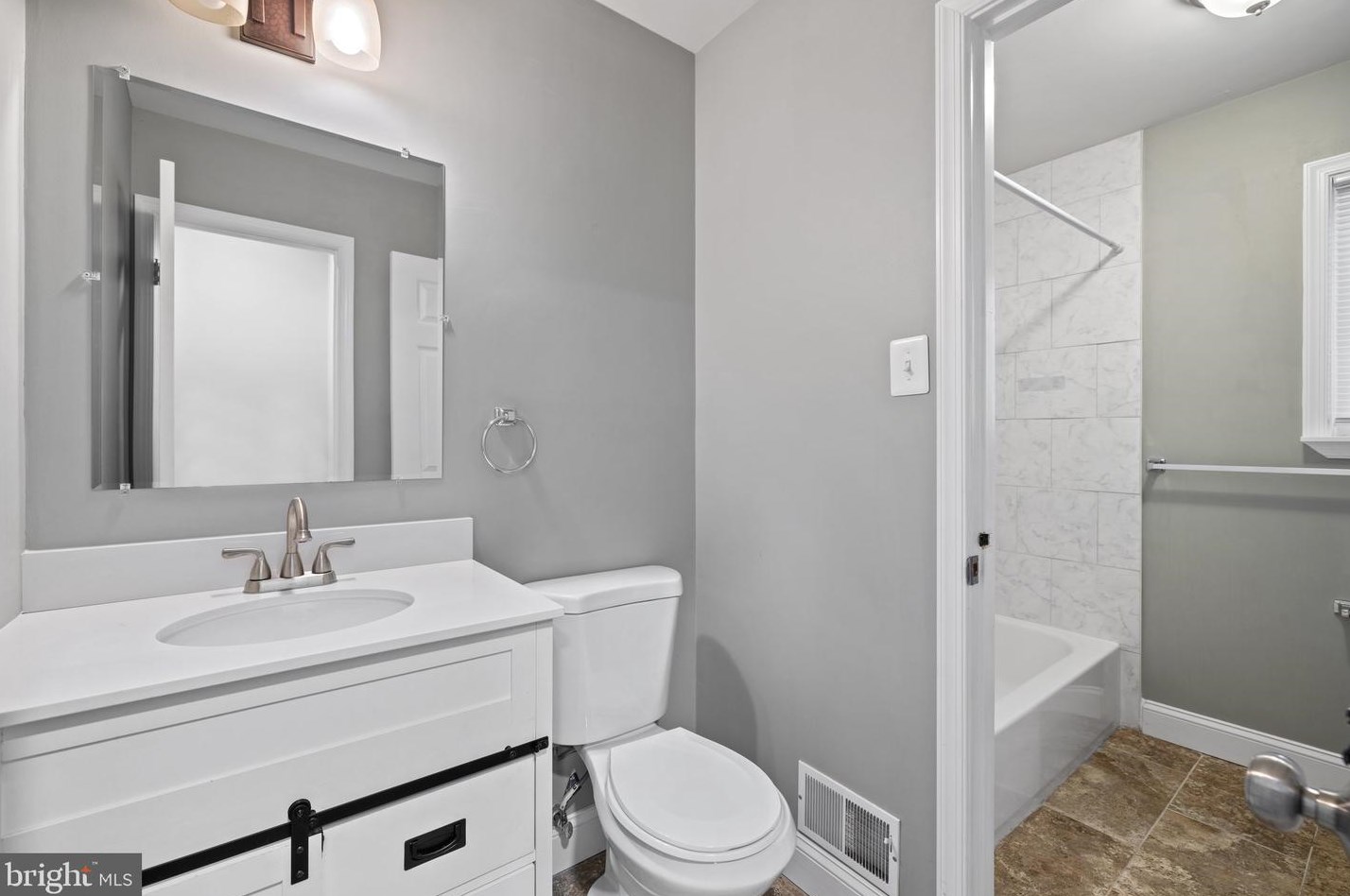8110 King Arthurs Ct, Manassas VA  20112-3522 exterior