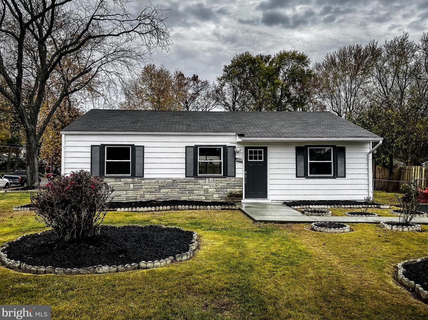 1229 E Longview Dr, Woodbridge, VA 22191