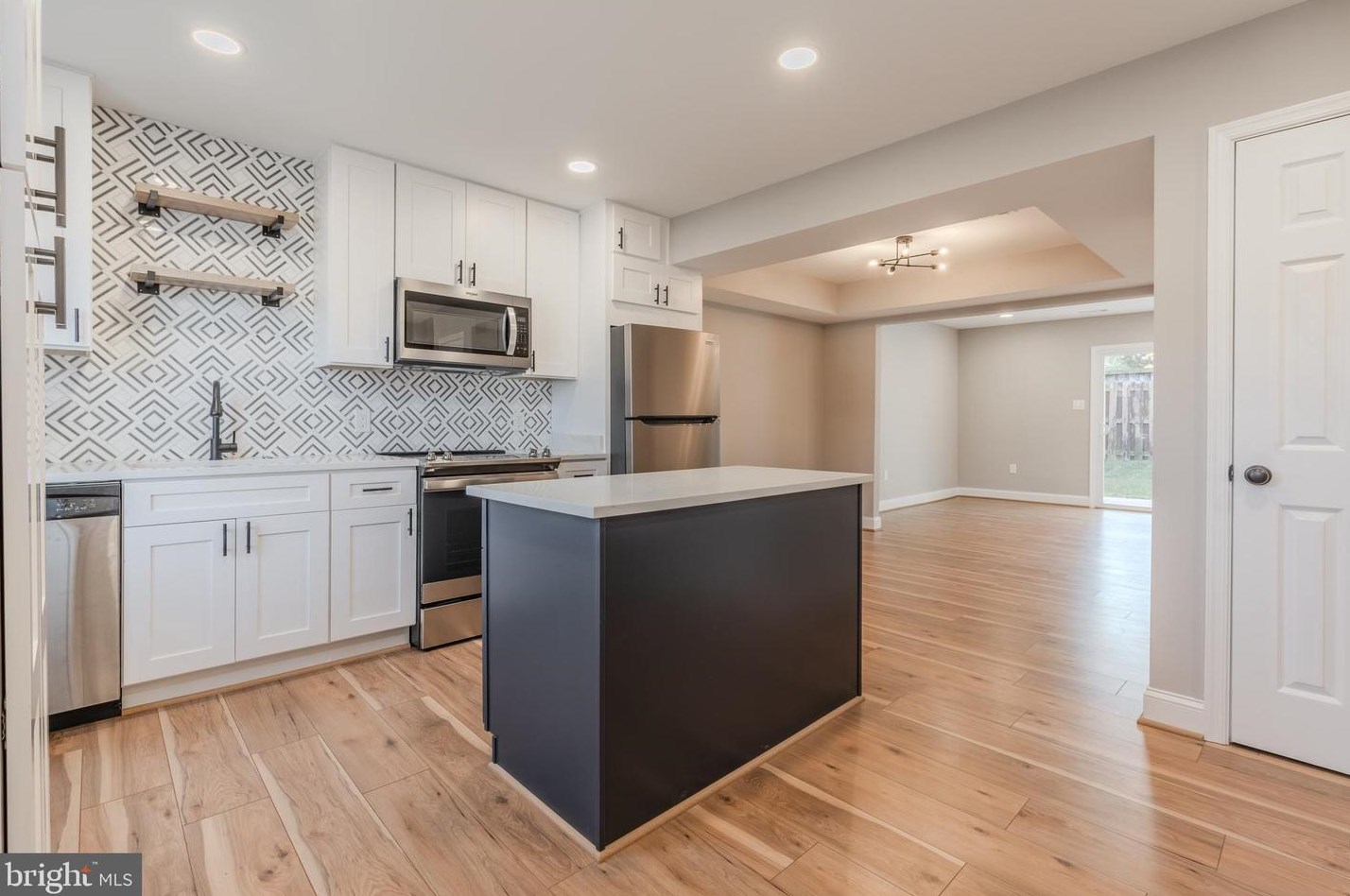 7655 Somerset Ln, Manassas, VA 20111