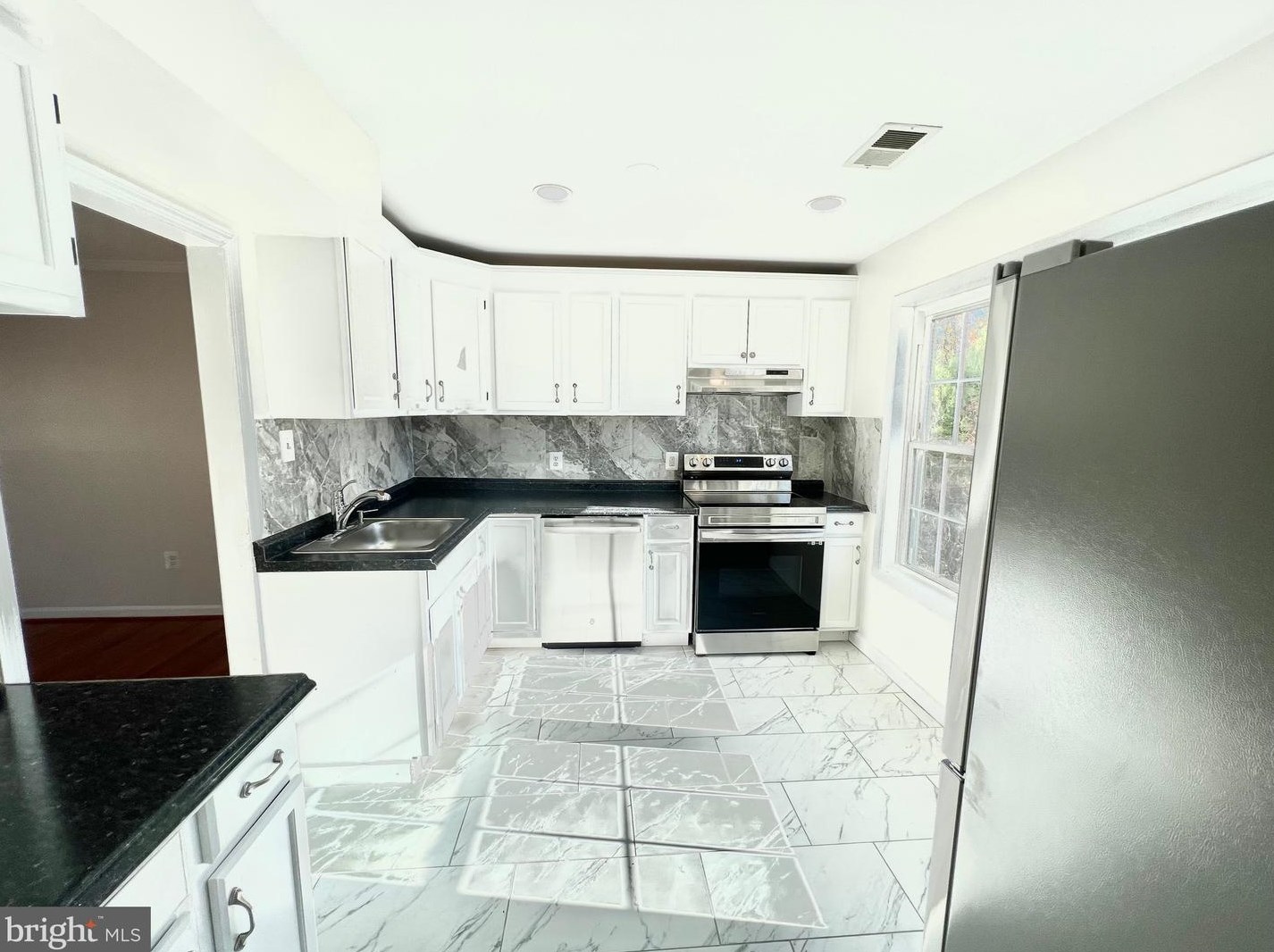 1338 Redbud Ct, Woodbridge, VA 22191