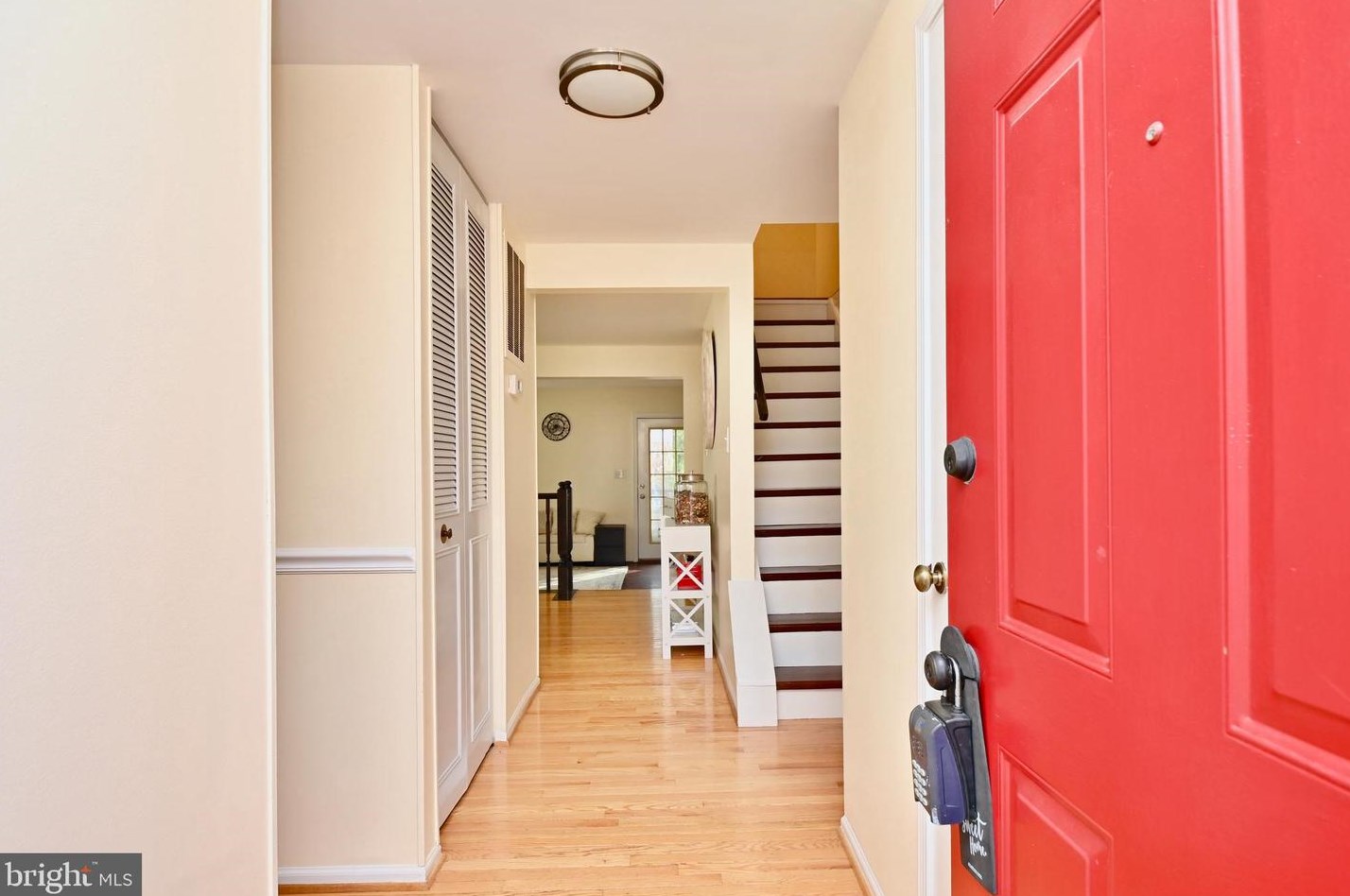 15089 Mill Spring Dr, Dumfries VA  22025-1092 exterior