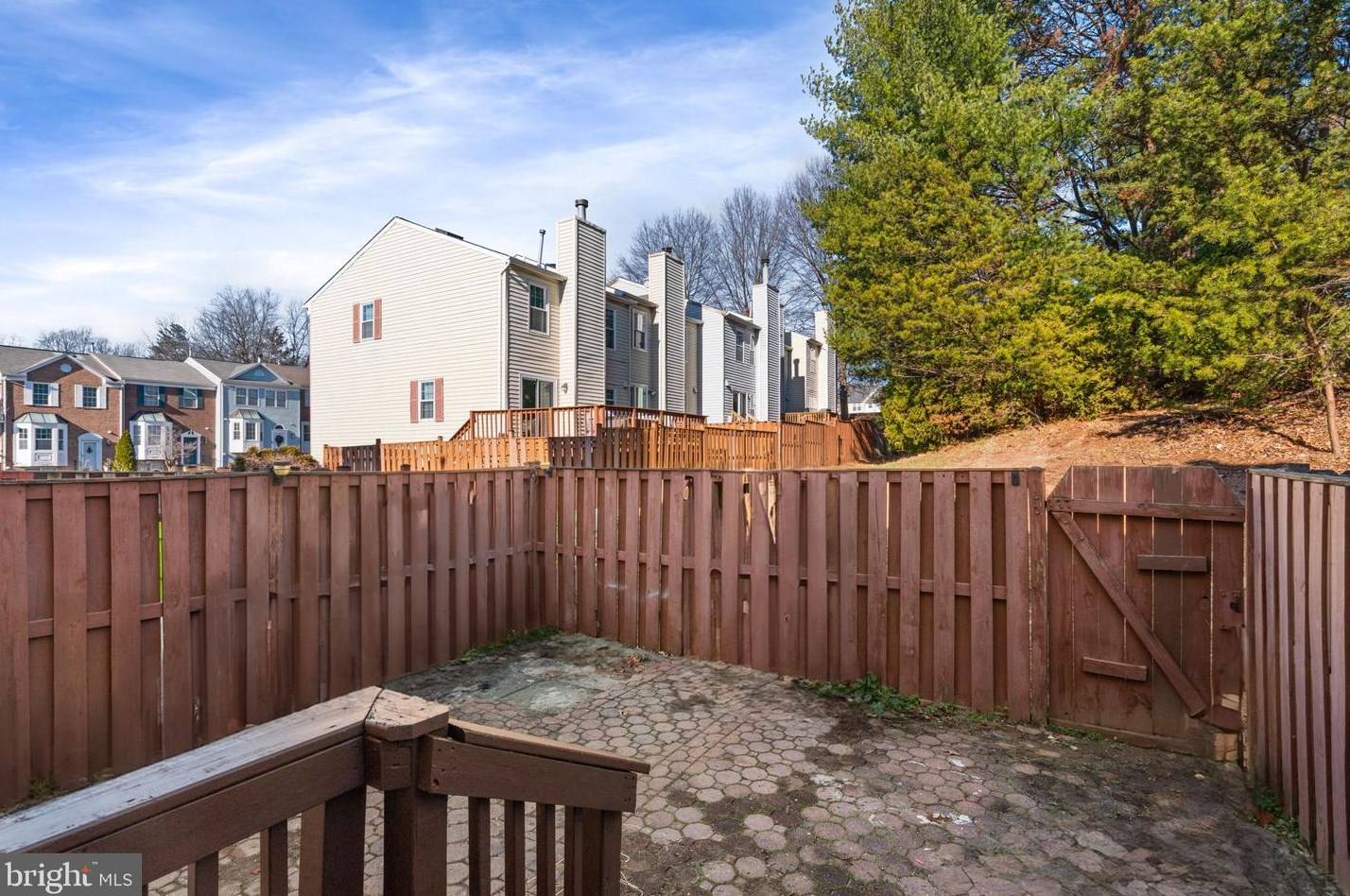 1944 Wicklow Ct, Woodbridge VA  22191-3459 exterior