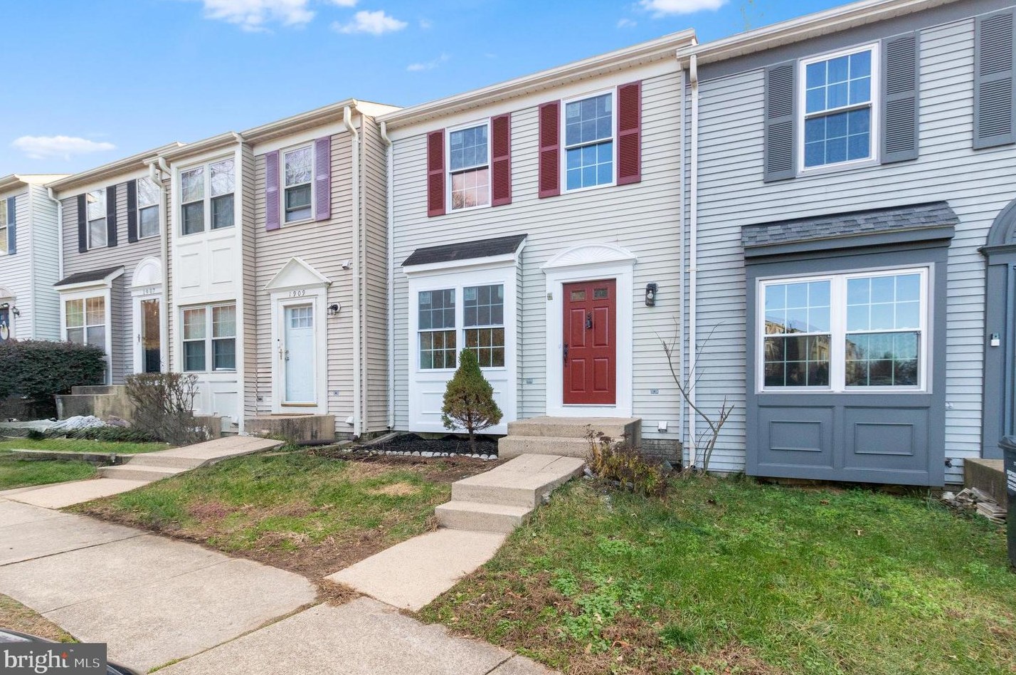 1911 Winslow Ct, Woodbridge, VA 22191