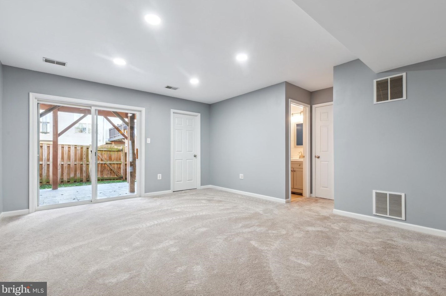 11083 Doubleday Ln, Manassas VA  20109-8273 exterior