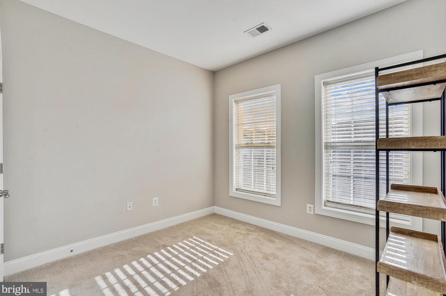 16002 Greymill Manor Dr, Haymarket VA  20169-4960 exterior