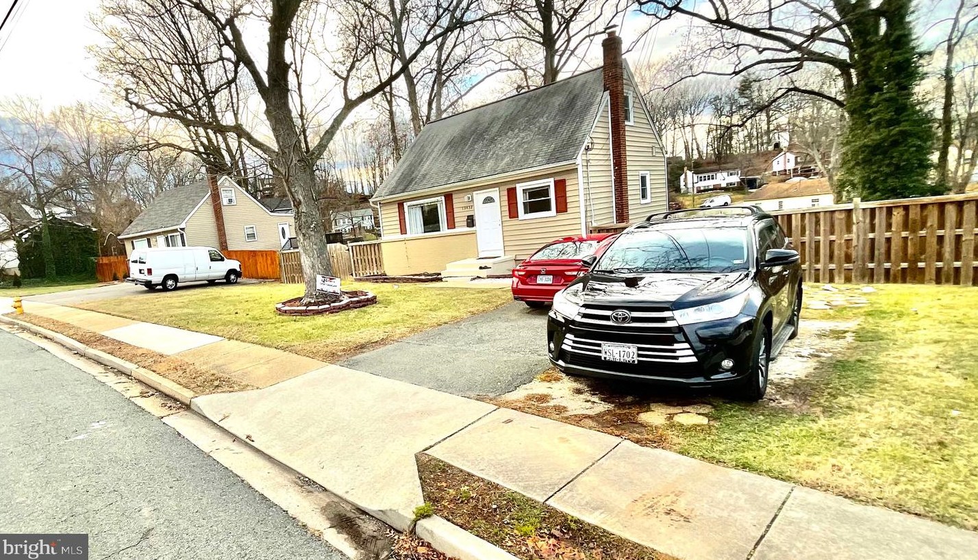 13432 Forest Glen Rd, Woodbridge, VA 22191-1849