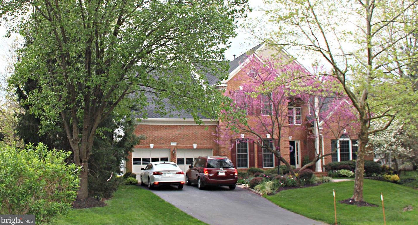 8040 Arcadian Shore Ct, Gainesville, VA 20155