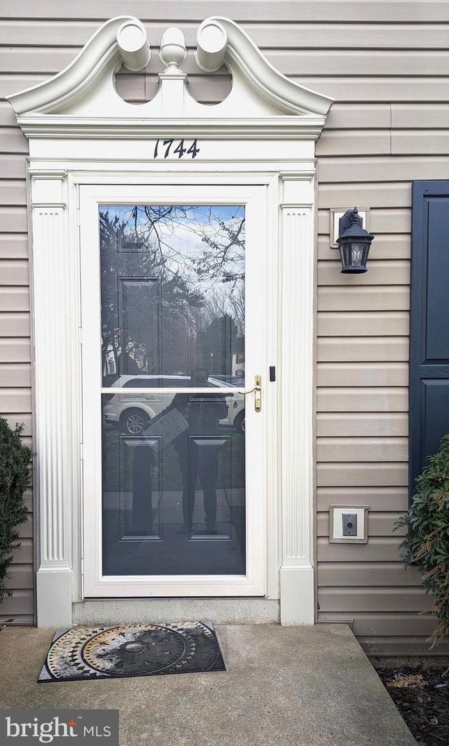 1744 Tiger Lily Cir, Woodbridge, VA 22192