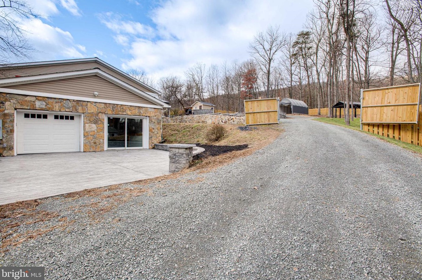 2656 Collins Ct, Haymarket VA  20169-1608 exterior