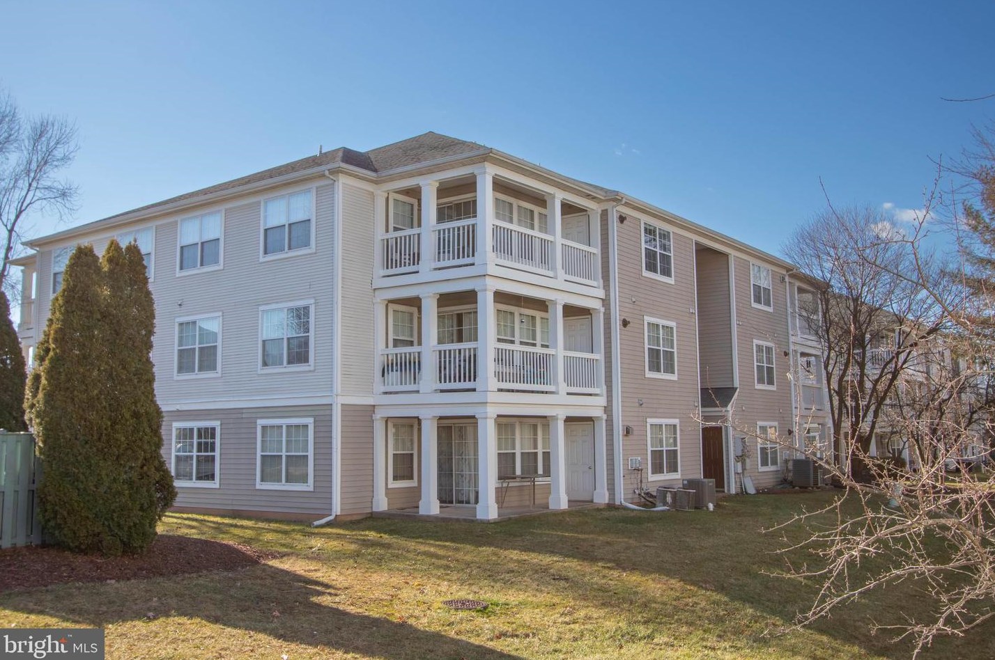 8083 Lacy Dr #303, Manassas, VA 20109