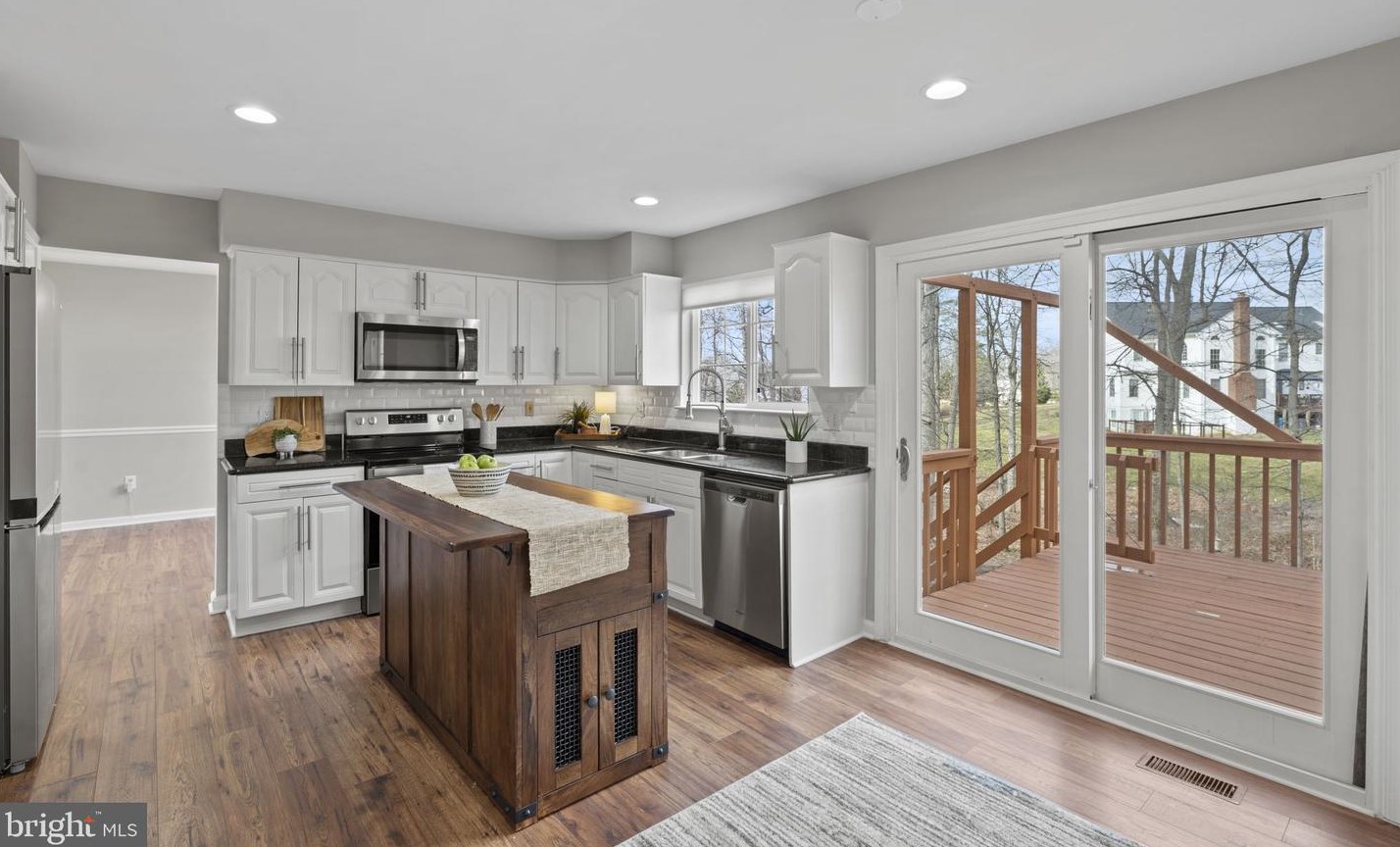 10549 Winged Elm Cir, Manassas VA  20110-2715 exterior