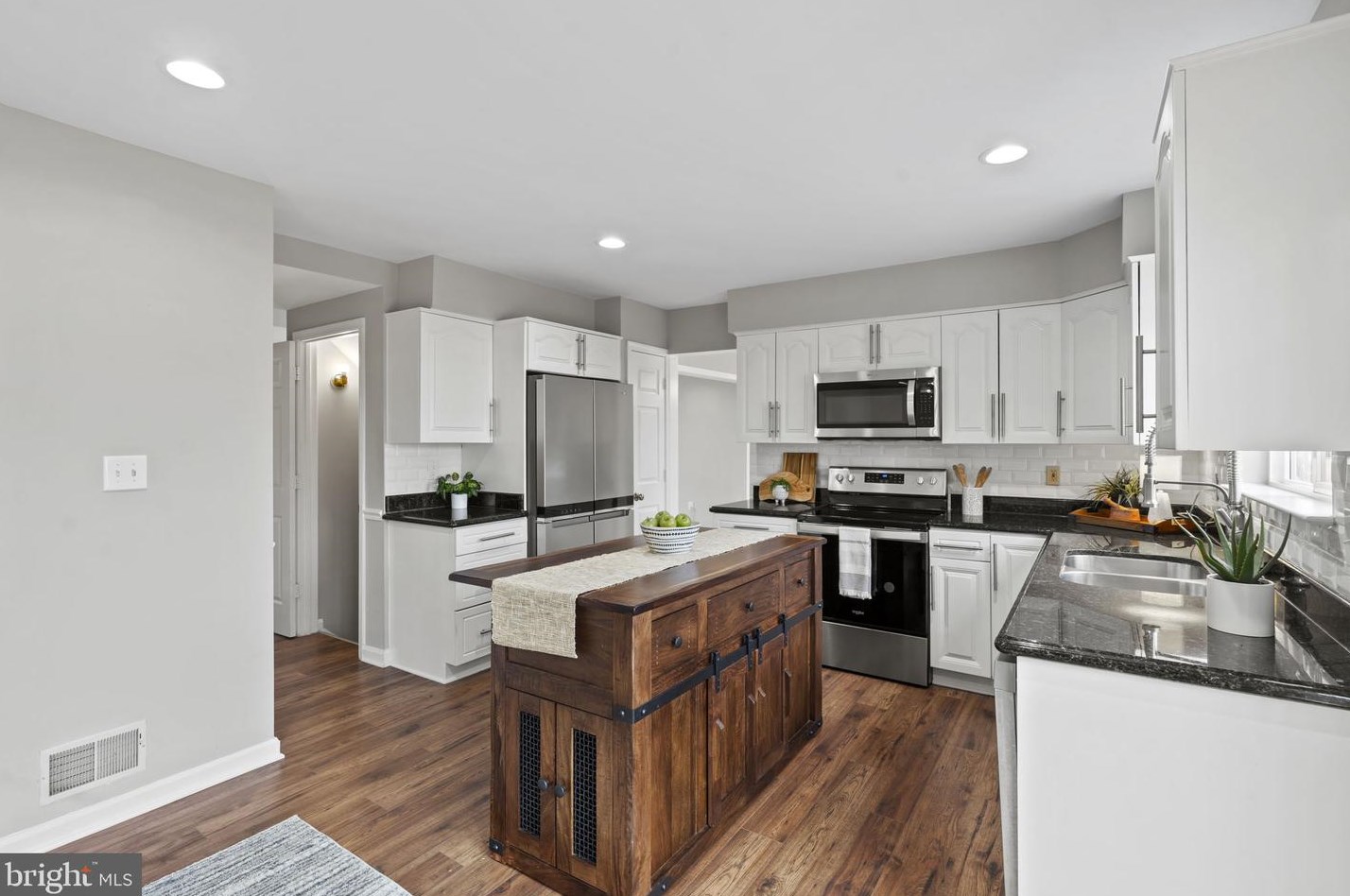 10549 Winged Elm Cir, Manassas VA  20110-2715 exterior
