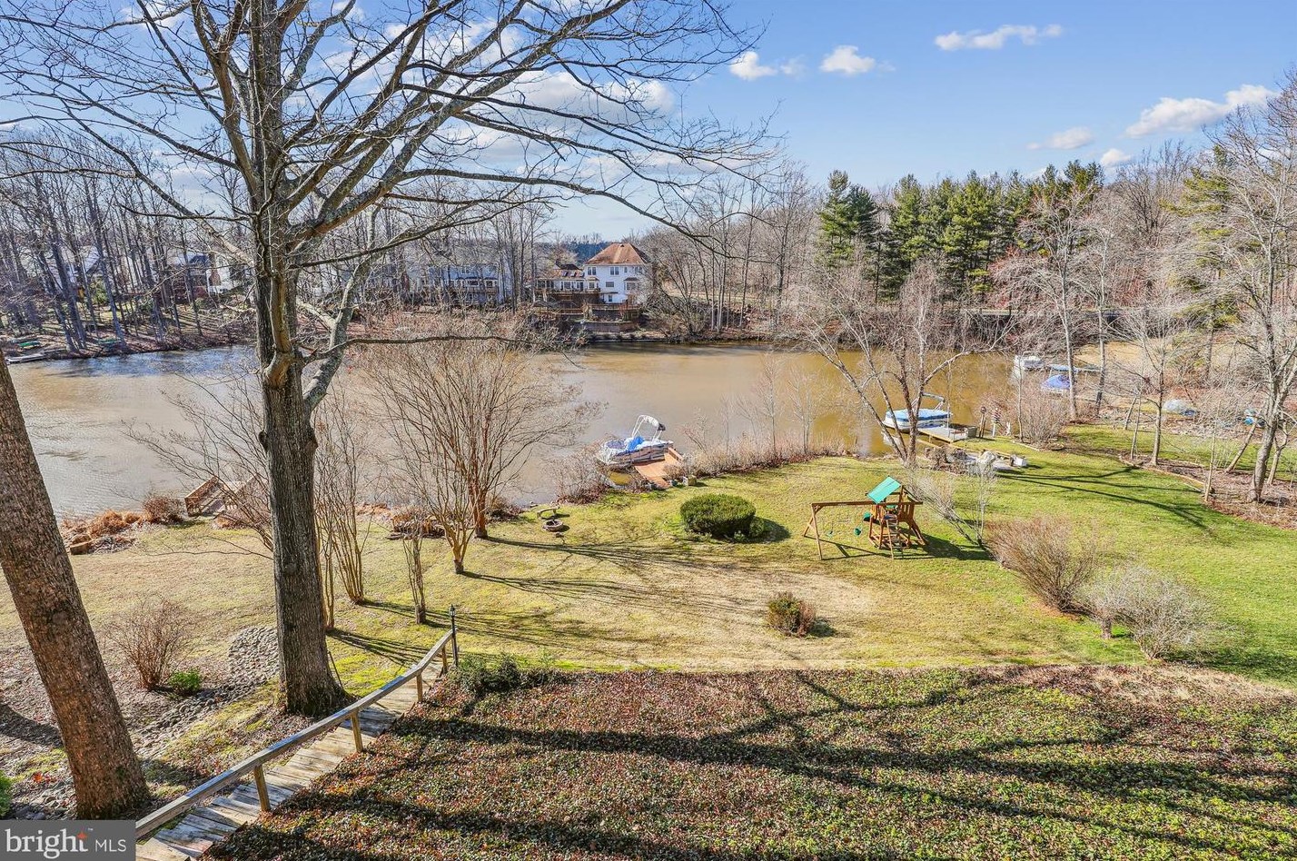 15346 Edgehill Dr, Dumfries, VA 22025