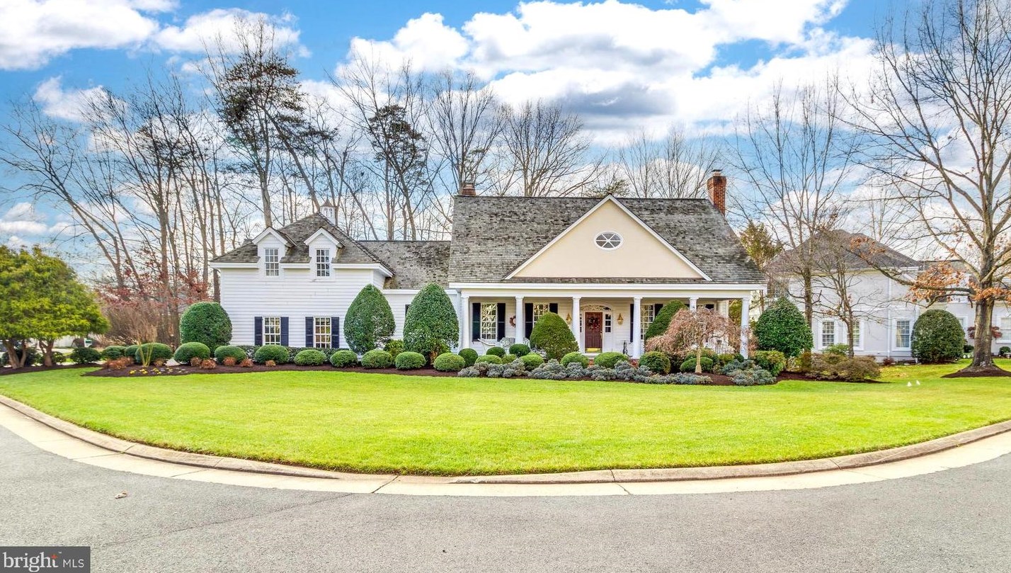 8052 Crooked Oaks Ct, Gainesville, VA 20155