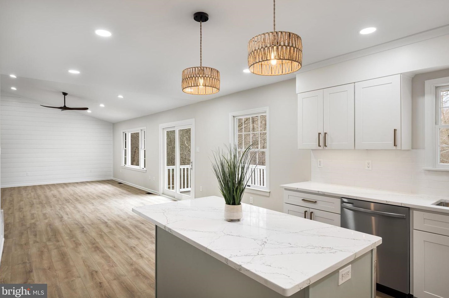8017 Lake Dr, Manassas, VA 20111
