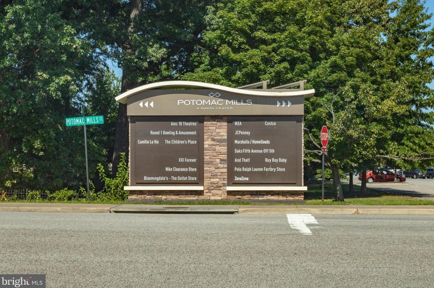 13931 Ruler Ct, Woodbridge VA  22193-3733 exterior