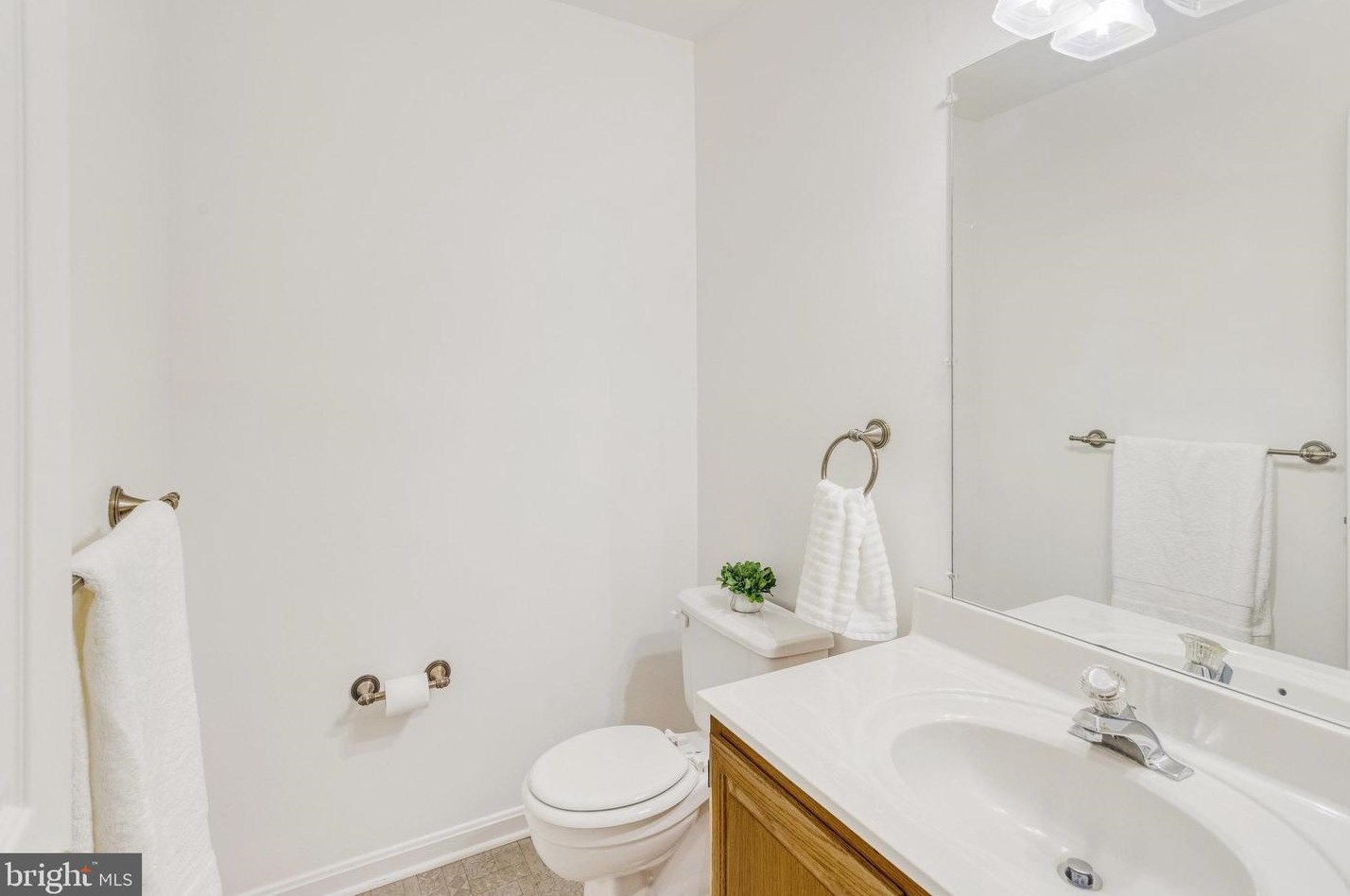 13931 Ruler Ct, Woodbridge VA  22193-3733 exterior