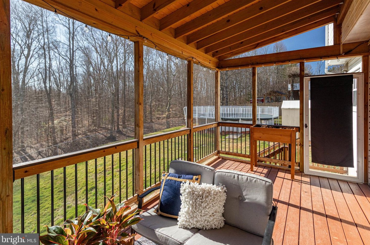 13931 Ruler Ct, Woodbridge VA  22193-3733 exterior