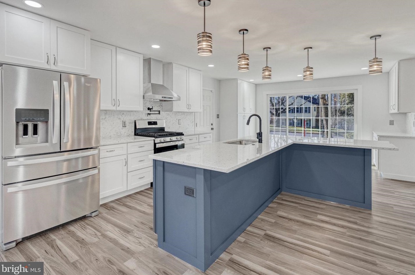 12107 Park Shore Ct, Woodbridge, VA 22192