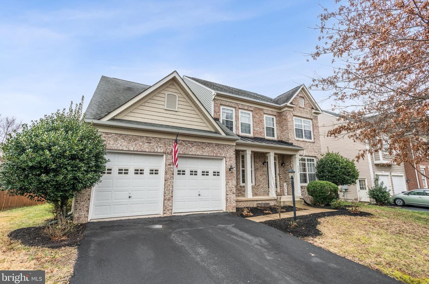 8275 Shimmering Rock Rd, Gainesville, VA 20155
