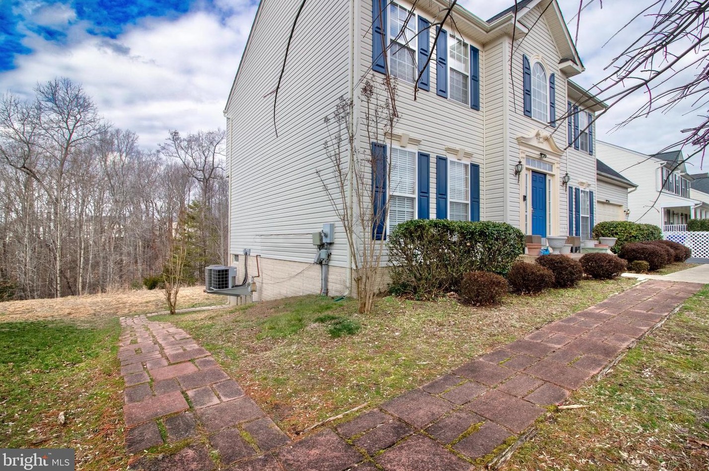 17694 Avenel Ln, Dumfries, VA 22026