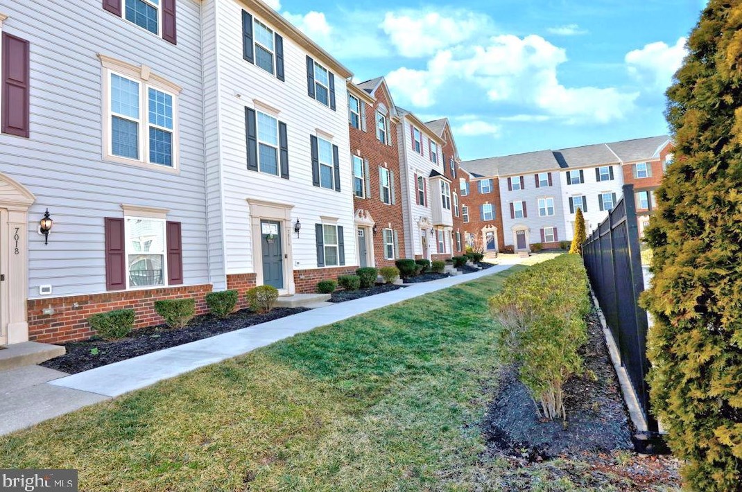 7014 Kona Dr, Gainesville, VA 20155