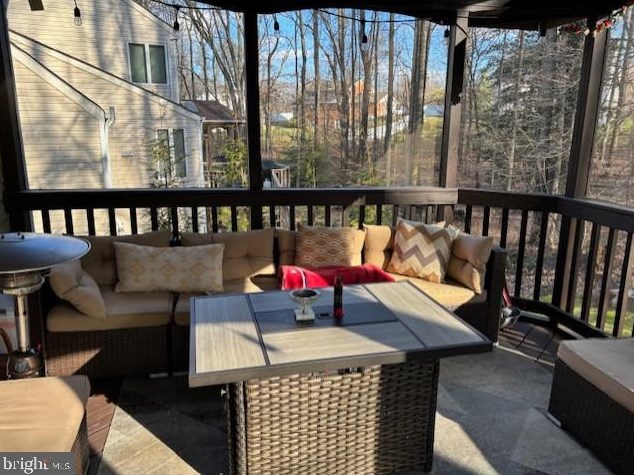 3909 Leaf Lawn Ln, Woodbridge VA  22192-4901 exterior