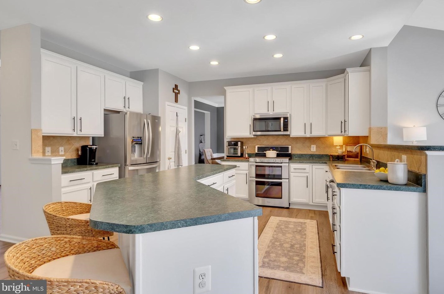 13262 Amblewood Dr, Manassas VA  20112-7816 exterior