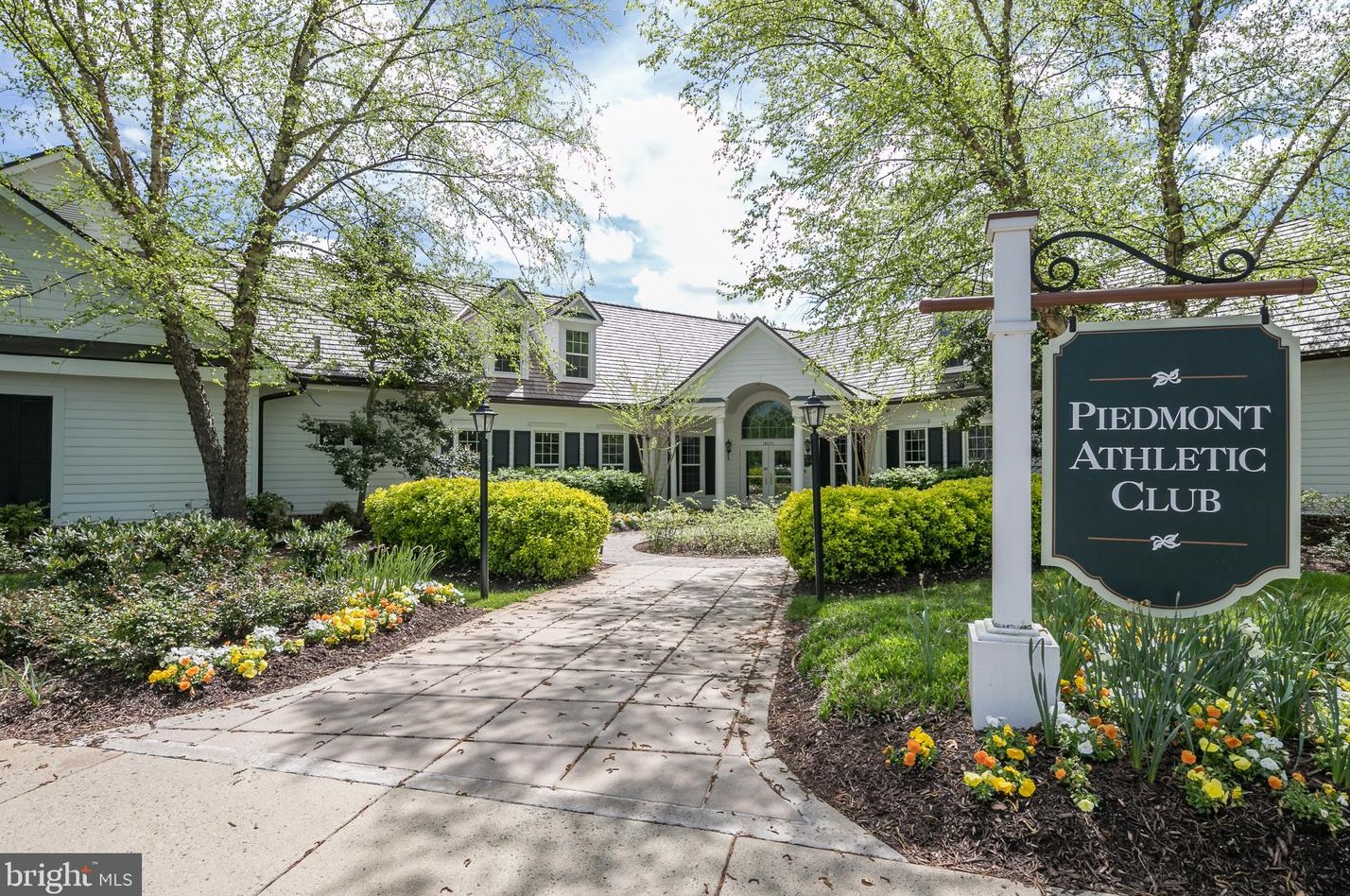 5800 Serengeti Ct, Haymarket VA  20169-3200 exterior