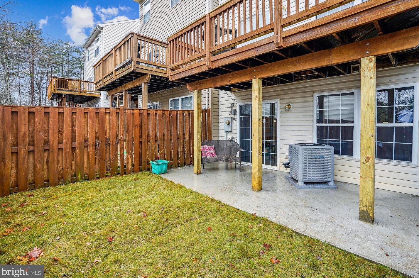 5013 Barnacle Pl, Dumfries VA  22025-1230 exterior