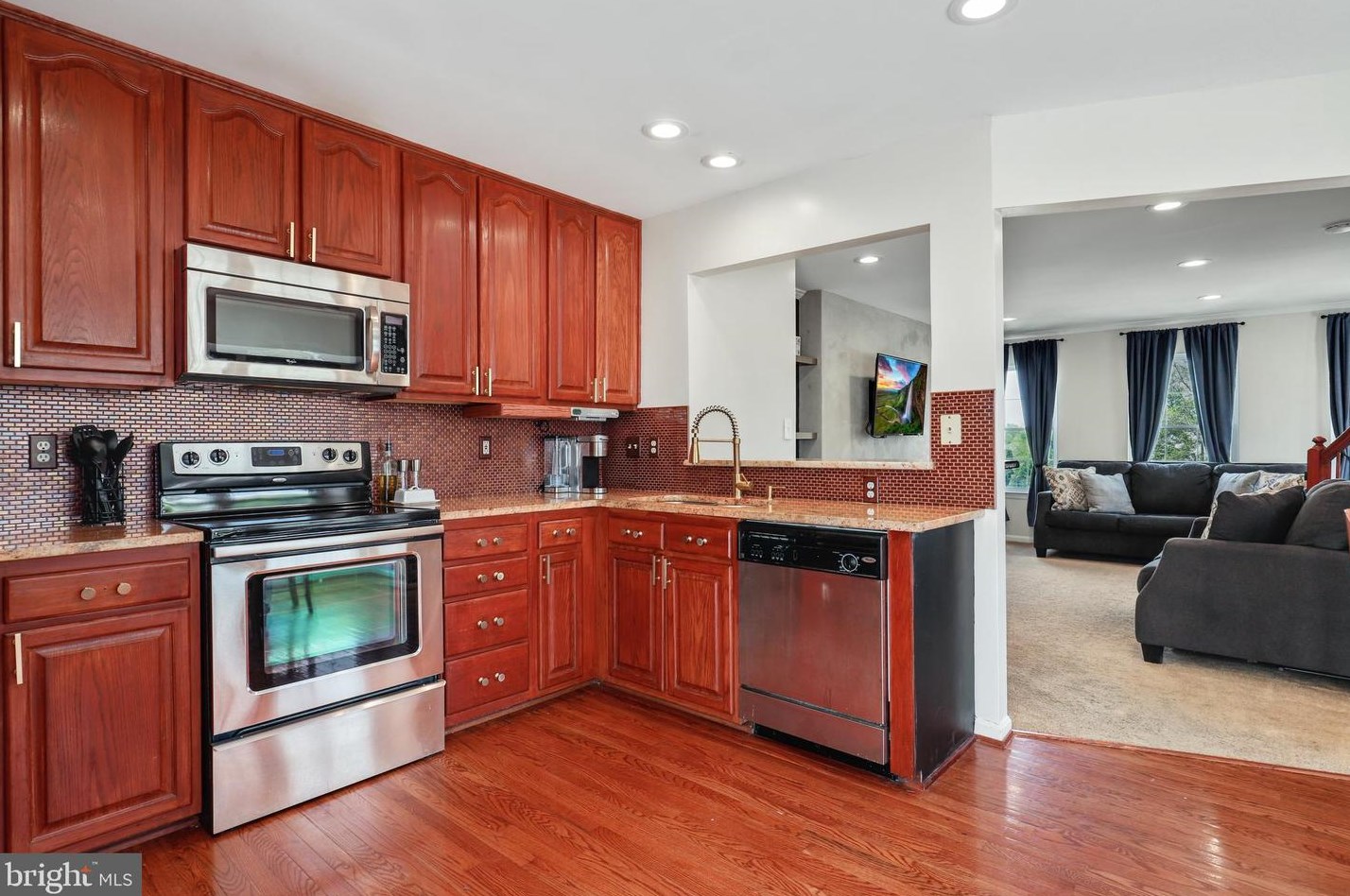 3621 Sherbrooke Cir, Woodbridge VA  22192-7024 exterior