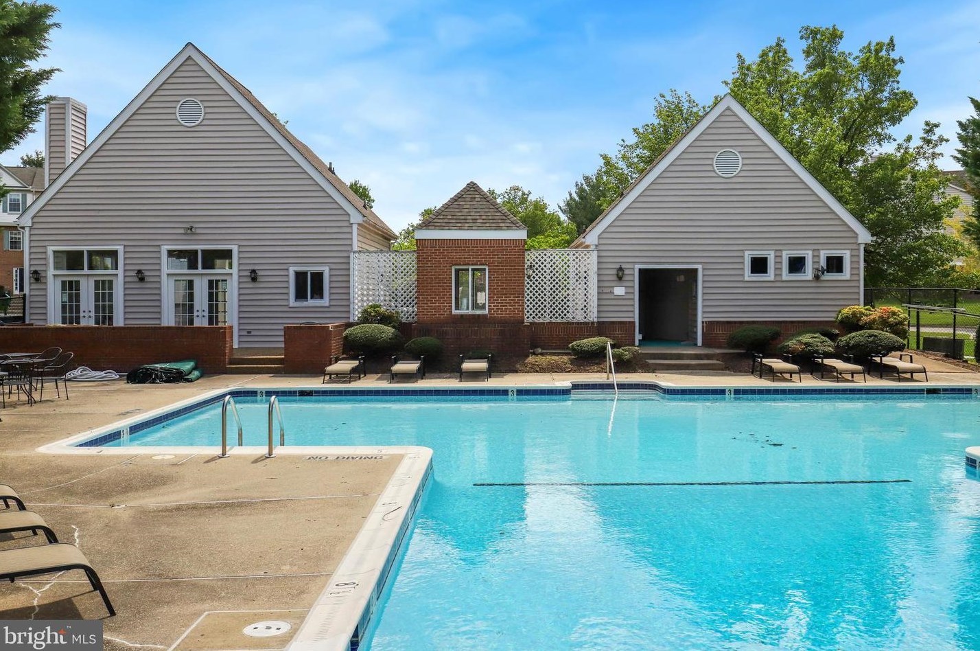 3621 Sherbrooke Cir, Woodbridge VA  22192-7024 exterior