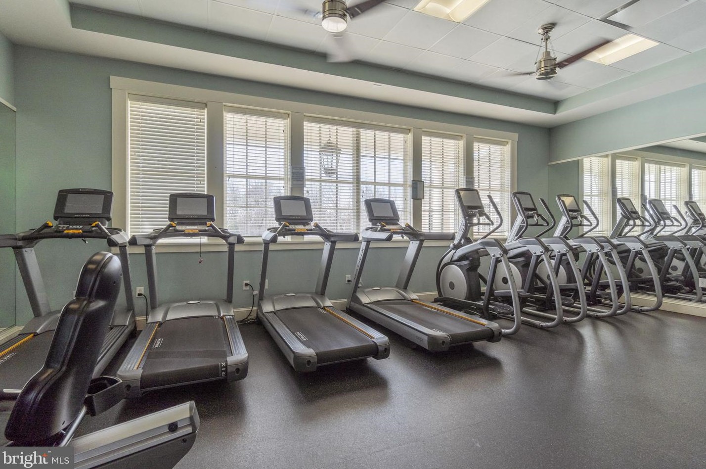 15668 Ryder Cup Dr, Haymarket VA  20169-6167 exterior