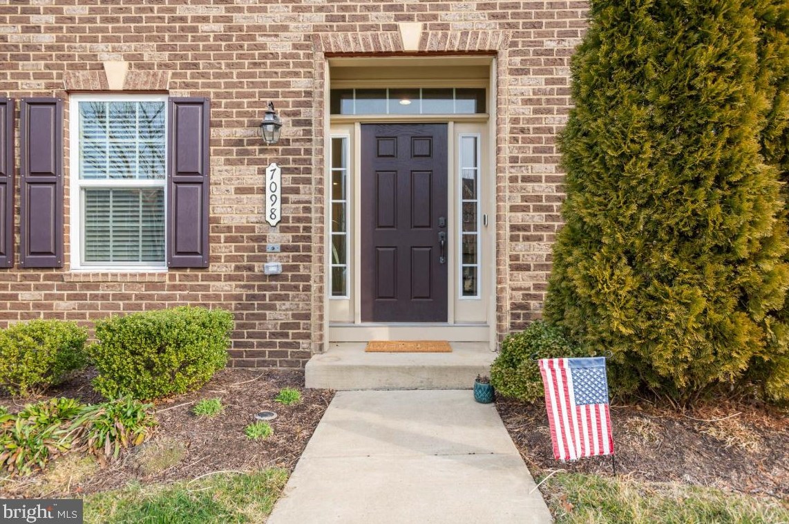 7098 Darbey Knoll Dr, Gainesville, VA 20155