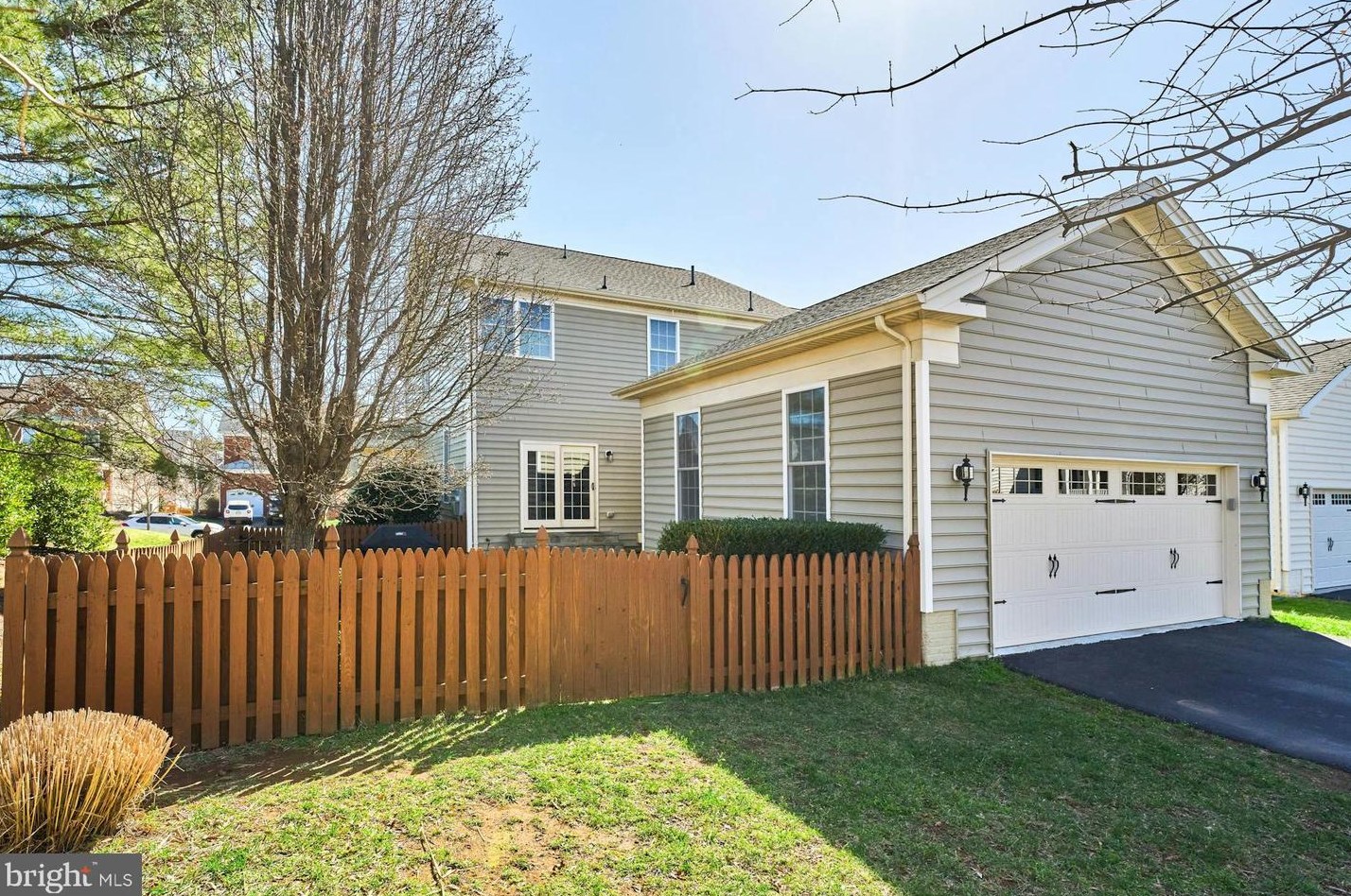 4638 Freedmen Ln, Haymarket VA  20169-8159 exterior