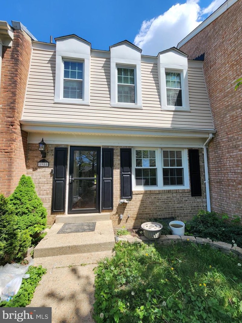 1955 Mayflower Dr, Woodbridge, VA 22192