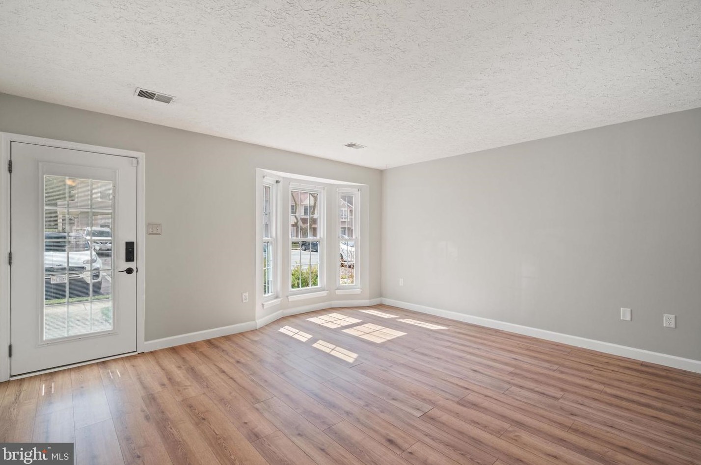 4882 Saltwater Dr, Dumfries VA  22025-1206 exterior