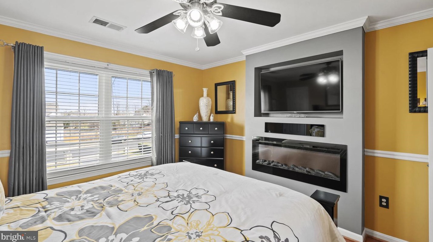 13332 Vista Forest Dr, Woodbridge VA  22192-4540 exterior