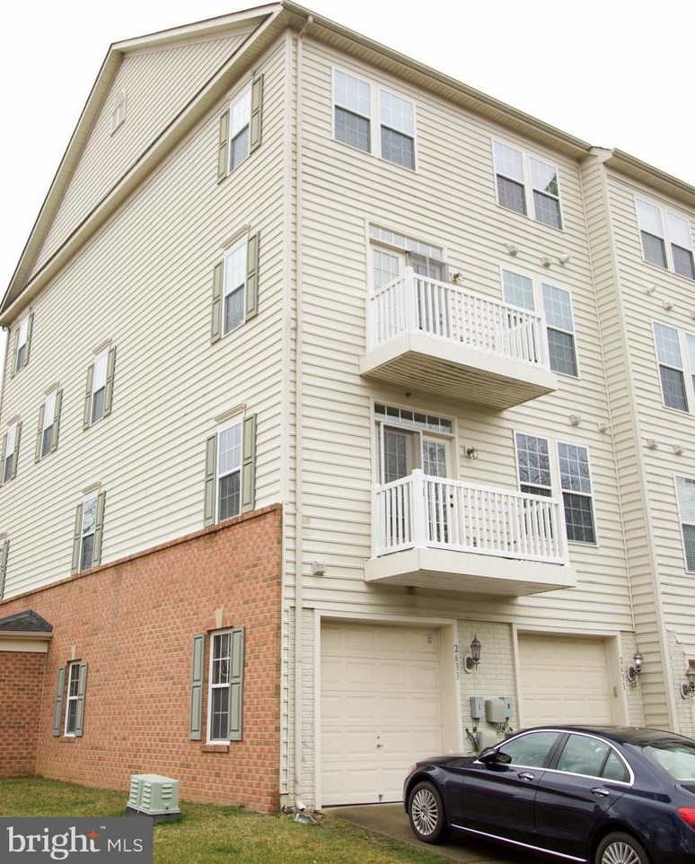 2631 Eastbourne Dr, Woodbridge VA  22191-4090 exterior