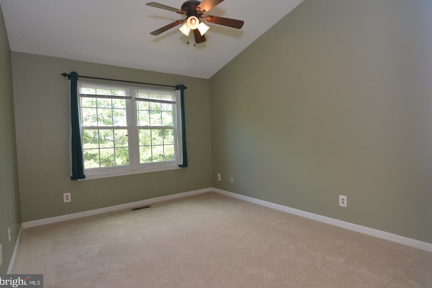 2620 Miranda Ct, Woodbridge VA  22191-5143 exterior