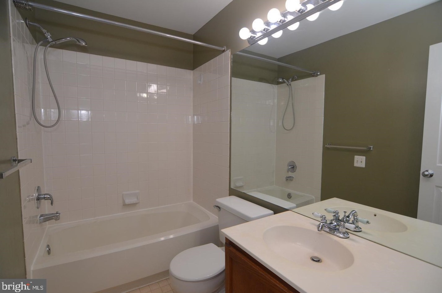 2620 Miranda Ct, Woodbridge VA  22191-5143 exterior