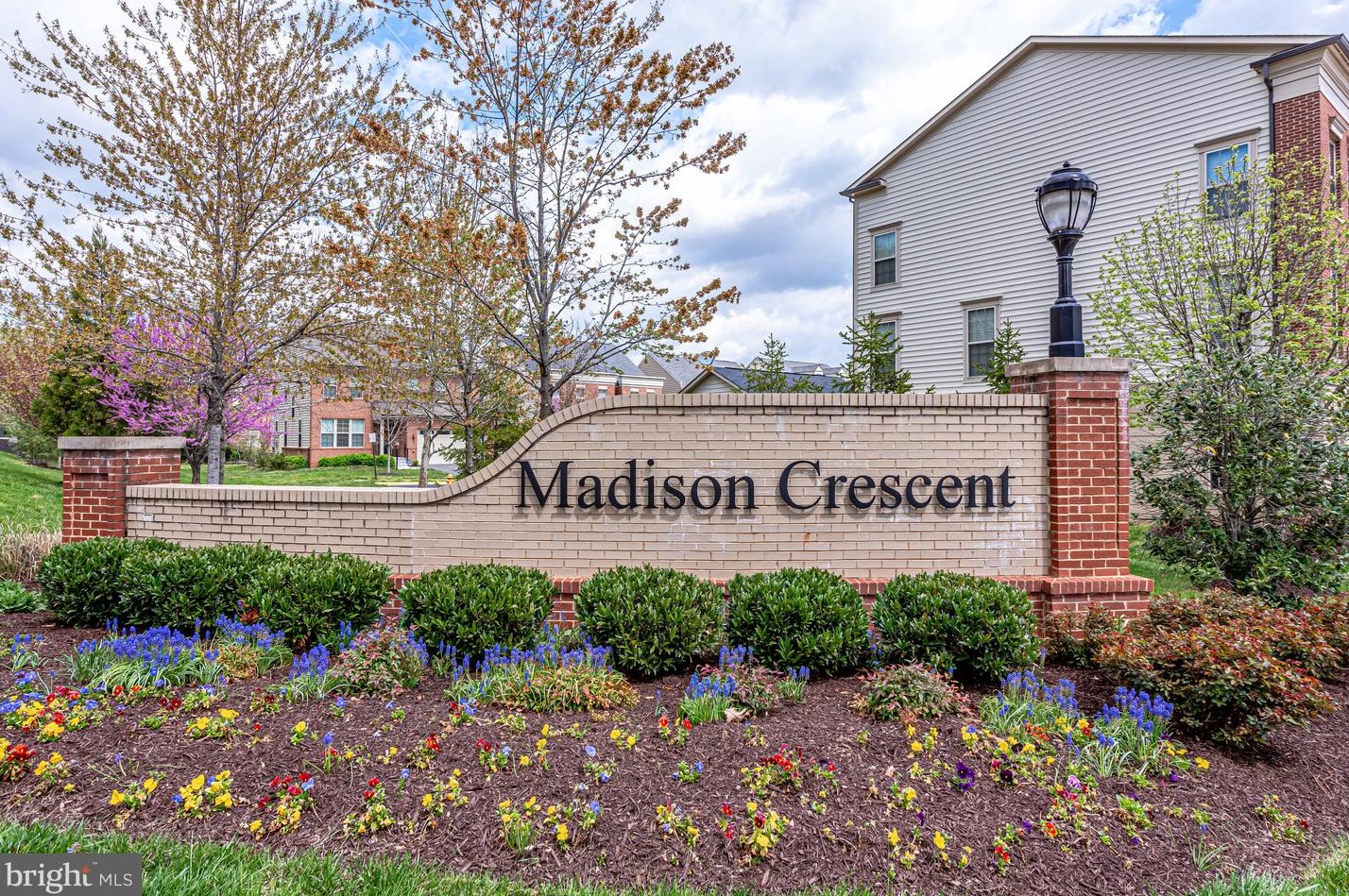 7939 Crescent Park Dr, Gainesville, VA 20155