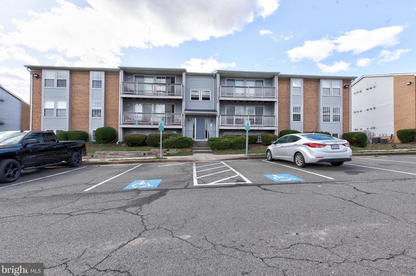 17050 Capri Ln #104, Dumfries, VA 22026