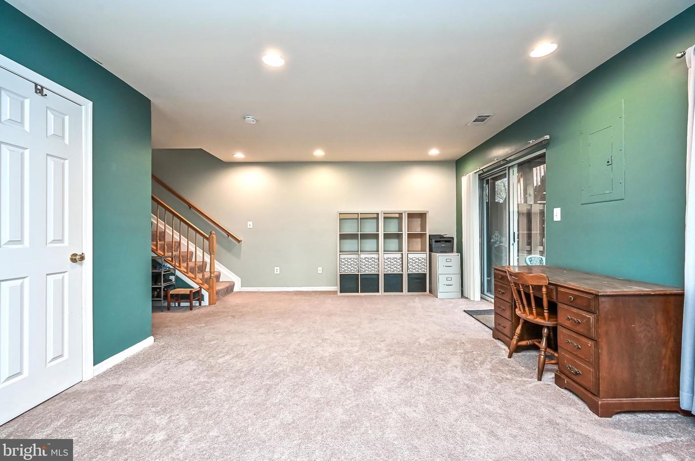 8708 Phipps Farm Way, Manassas VA  20109-4831 exterior
