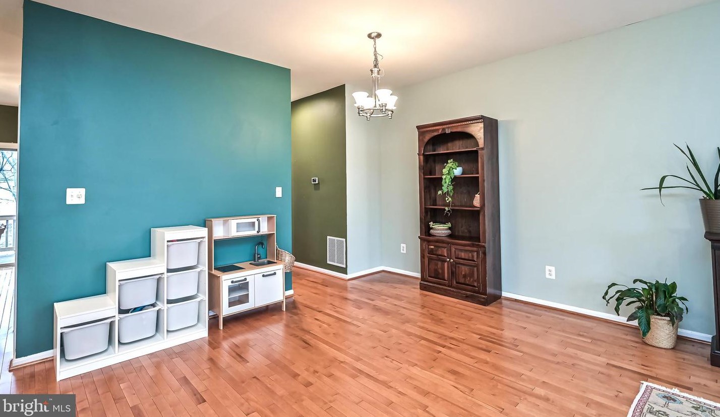 8708 Phipps Farm Way, Manassas VA  20109-4831 exterior
