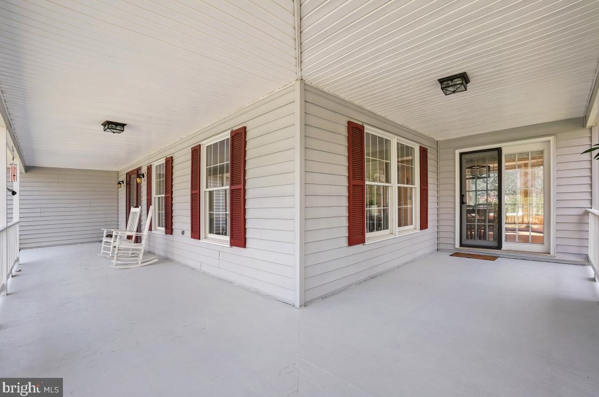 13674 Van Doren Rd, Manassas VA  20112-3803 exterior