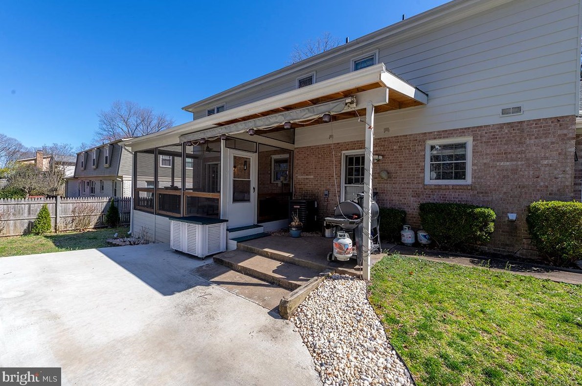 3237 Riverview Dr, Triangle VA  22172-1421 exterior